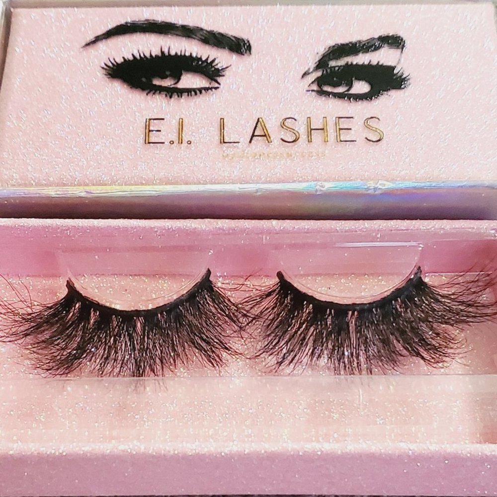 Lady's Luck Cruelty Free 3D Mink Lashes: iV04